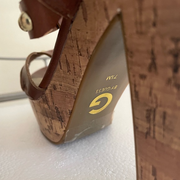 G by Guess Robina Platform brown leather heels - Picture 6 of 6